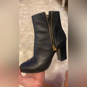 Michael Kors Black boots - size 9 - leather with gold zipper